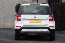 Skoda Yeti 2.0 TDI Elegance Outdoor 5dr Diesel DSG 4WD Euro 5 (140 ps)