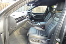 Volkswagen Touareg 3.0 TDI V6 R-Line Tech SUV 5dr Diesel Tiptronic 4Motion Euro 6 (s/s) (286 ps)