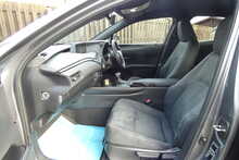 Lexus UX 2.0 250h SUV 5dr Petrol Hybrid E-CVT Euro 6 (s/s) (184 ps)