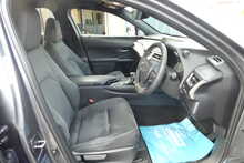 Lexus UX 2.0 250h SUV 5dr Petrol Hybrid E-CVT Euro 6 (s/s) (184 ps)