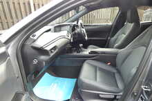 Lexus UX 2.0 250h SUV 5dr Petrol Hybrid E-CVT Euro 6 (s/s) (184 ps)