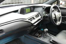 Lexus UX 2.0 250h SUV 5dr Petrol Hybrid E-CVT Euro 6 (s/s) (184 ps)