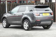 Land Rover Discovery 2.0 TD4 SE Tech SUV 5dr Diesel Manual 4WD Euro 6 (s/s) (5 Seat) (150 ps)
