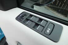 Land Rover Discovery 2.0 TD4 SE Tech SUV 5dr Diesel Manual 4WD Euro 6 (s/s) (5 Seat) (150 ps)