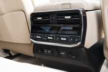 Toyota Land Cruiser ZX - U1437