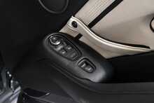 Aston Martin Vantage V8 Roadster - U1457