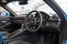 Porsche 718 Cayman GT4 - U1489