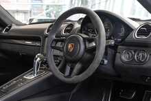 Porsche 718 Cayman GT4 - U1489