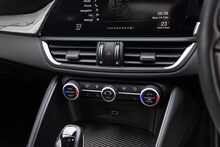 Alfa Romeo Giulia V6 Bi-Turbo Quadrifoglio - U1532