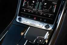 Audi A8 TFSIe V6 Black Edition - U1544
