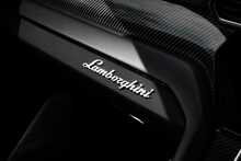 Lamborghini Urus V8 - U1611