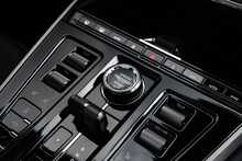 Aston Martin DBX V8 707 - U1658