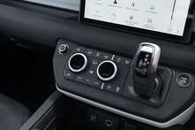 Land Rover Defender 90 D250 X-Dynamic SE - U1668