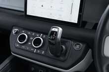 Land Rover Defender 90 D250 X-Dynamic SE - U1668