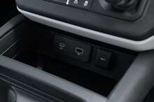 Land Rover Defender 90 D250 X-Dynamic SE - U1668