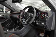 Mercedes-Benz GLA GLA45 AMG - U1707