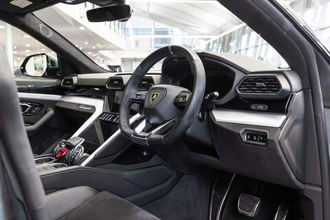 4.0 V8 BiTurbo SUV 5dr Petrol Auto 4WD Euro 6 (650 ps)