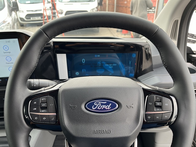 Ford 300 AUTO/MANUAL 2.0D 136 LIMITED DOUBLE-CAB VAN 2.0 6dr Combi AUTO/MANUAL Diesel