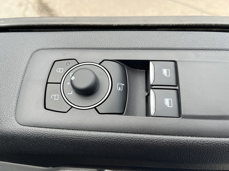 Ford 300 AUTO/MANUAL 2.0D 136 LIMITED DOUBLE-CAB VAN 2.0 6dr Combi AUTO/MANUAL Diesel