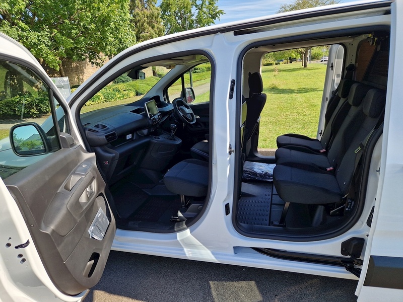 Peugeot Peugeot Partner Crew Van Professional Premium+ L2 850 Long 100ps Crew Van 1.5 Manual Diesel