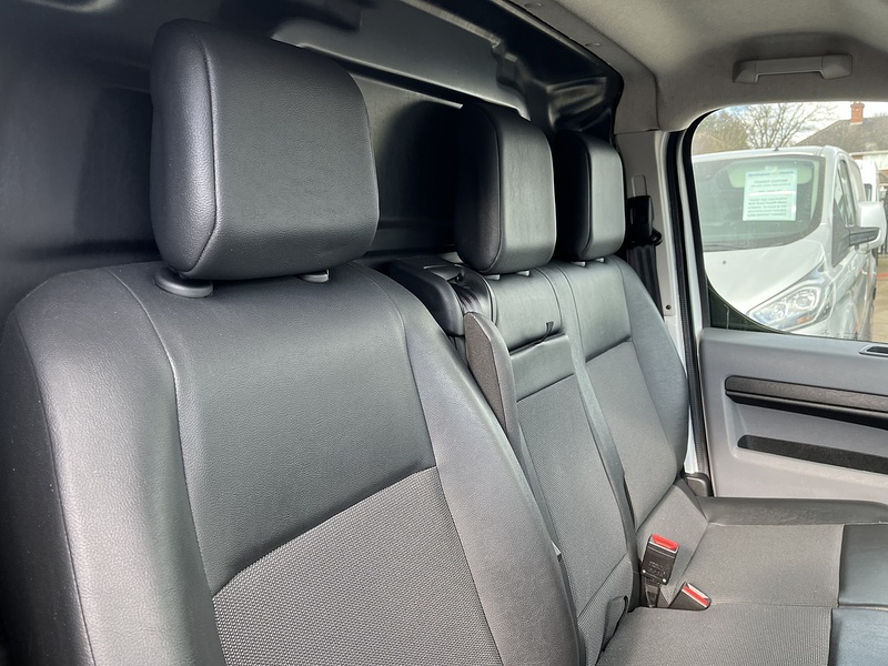 Vauxhall SPORTIVE 1.5CDTi 100 2900 LWB (ULEZ/EU6)