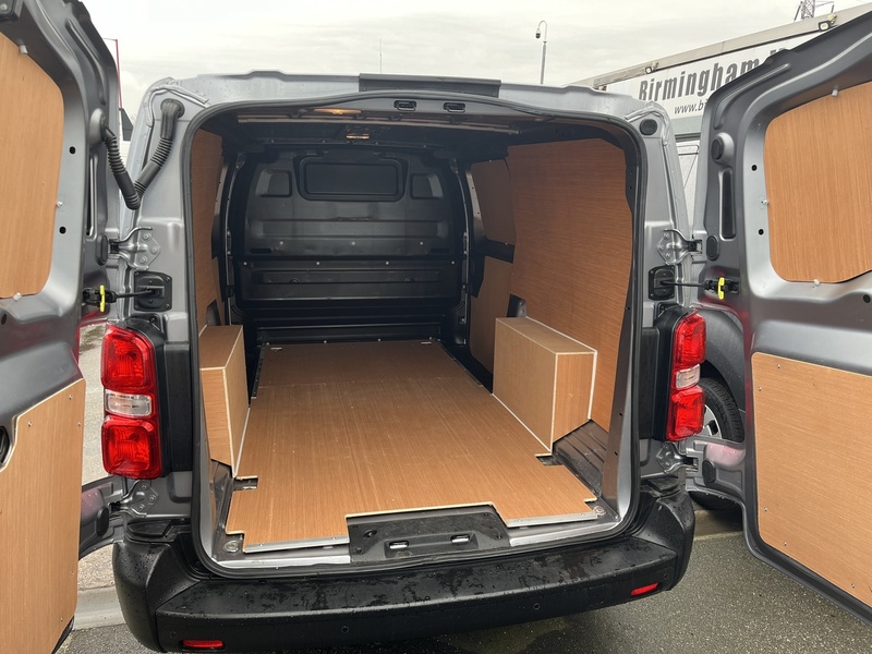 Vauxhall DYNAMIC 1.5TD 100 LWB (METALLIC) ULEZ