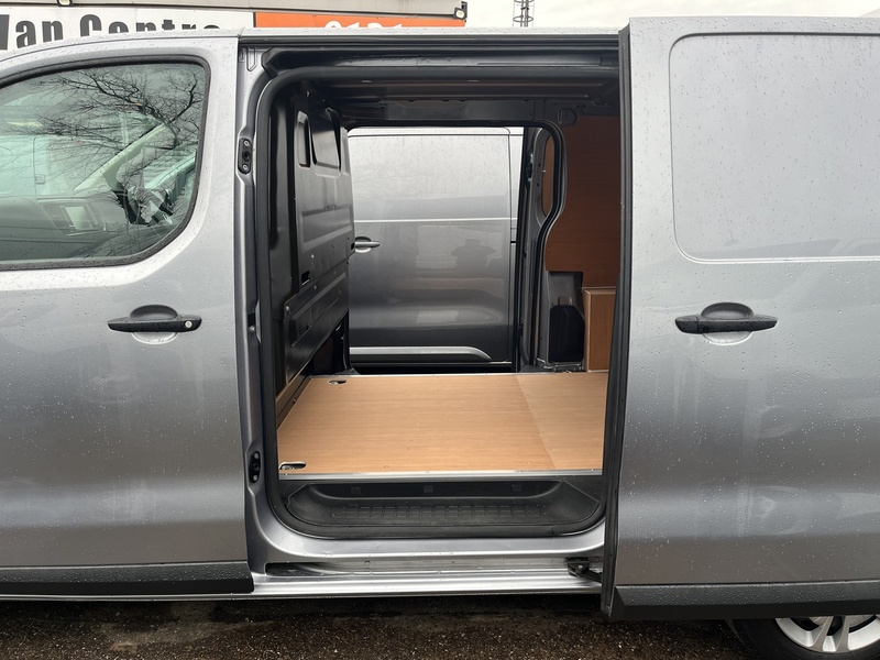 Vauxhall DYNAMIC 1.5TD 100 LWB (METALLIC) ULEZ