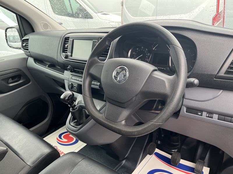 Vauxhall DYNAMIC 1.5TD 100 LWB (METALLIC) ULEZ