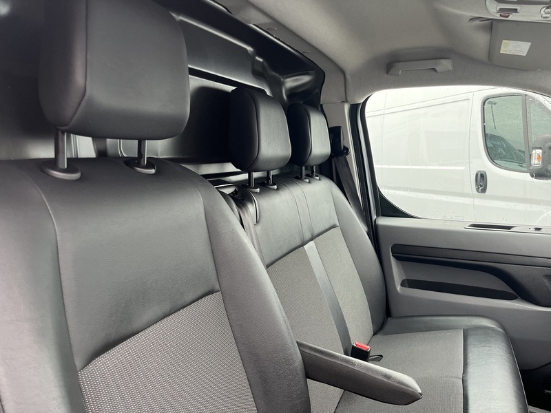 Vauxhall DYNAMIC 1.5TD 100 LWB (METALLIC) ULEZ