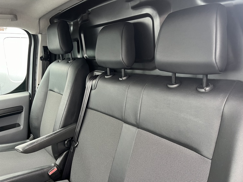 Vauxhall DYNAMIC 1.5TD 100 LWB (METALLIC) ULEZ