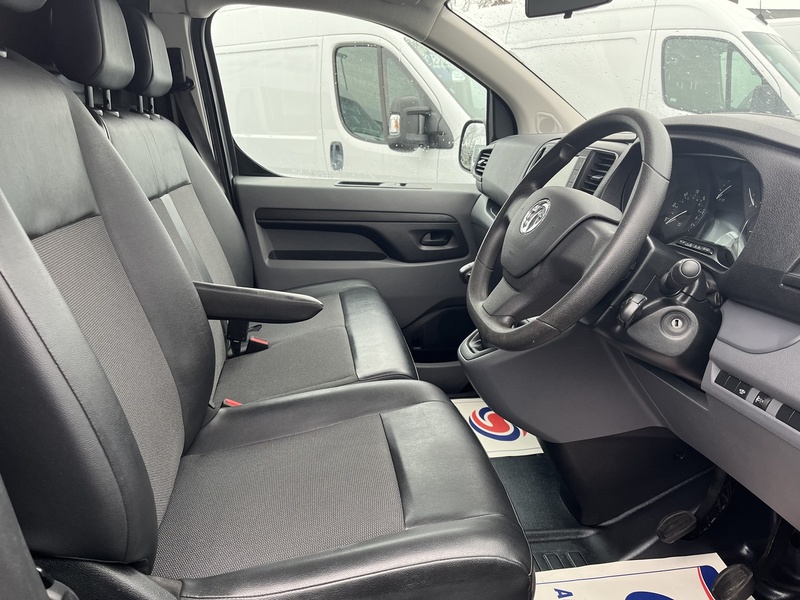 Vauxhall DYNAMIC 1.5TD 100 LWB (METALLIC) ULEZ