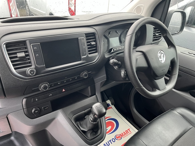 Vauxhall DYNAMIC 1.5TD 100 LWB (METALLIC) ULEZ