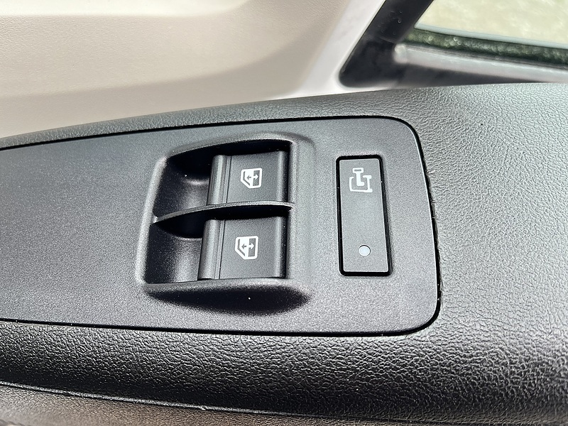 Peugeot 2.2 BlueHDi 335 Professional Panel Van 5dr Diesel Manual L3 H2 Euro 6 (s/s) (140 ps)