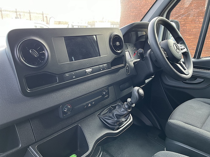 Mercedes-Benz 315 2.0CDi 150 L2 MWB PROGRESSIVE (ULEZ/EU6)