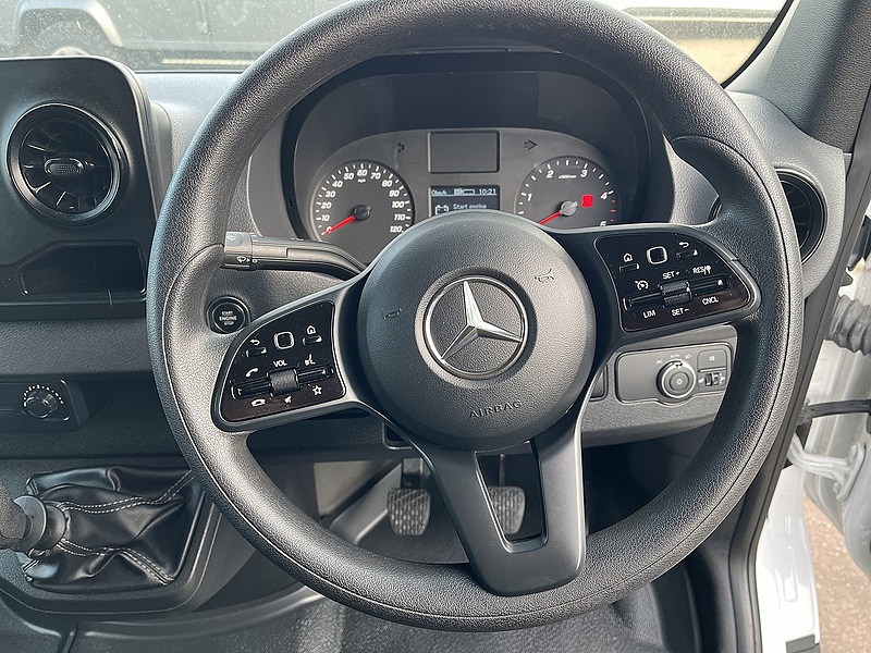 Mercedes-Benz 315 2.0CDi 150 L2 MWB PROGRESSIVE (ULEZ/EU6)