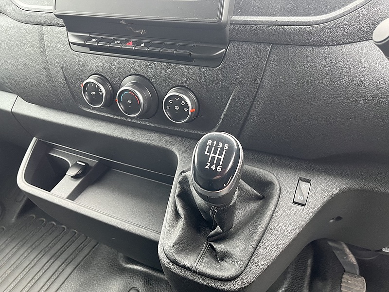 Vauxhall 3500 2.2CDTi 140 PRIME LWB L3H2