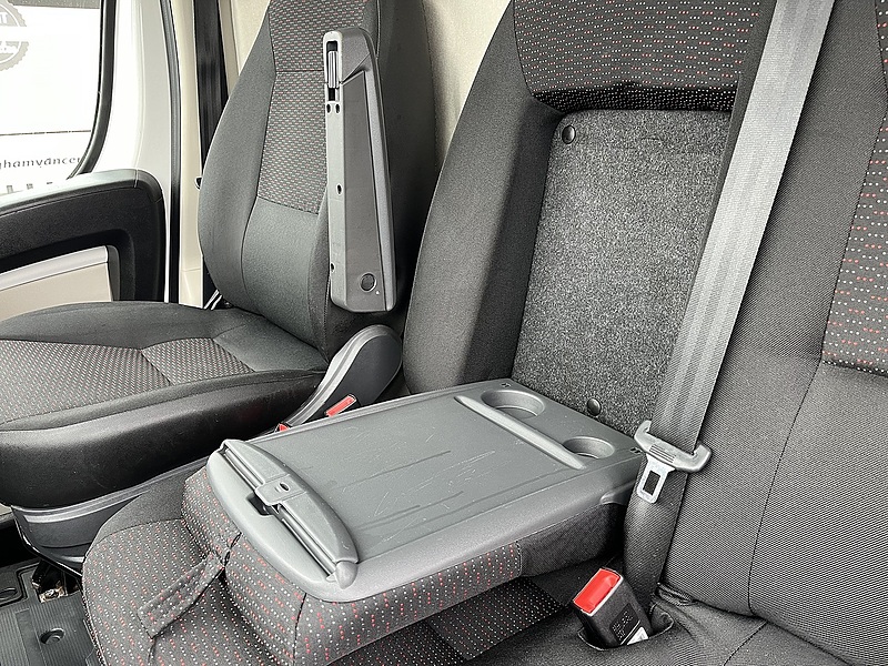 PEUGEOT L4 XLWB 2.2HDi 140 PROFESSIONAL (ULEZ/E6)