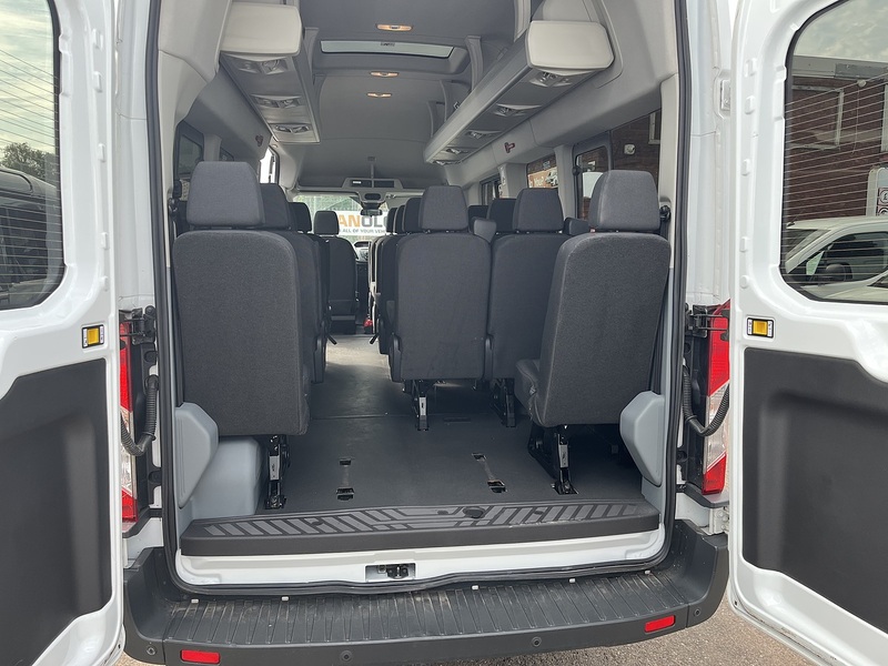 Ford MINIBUS 2.2TDCi 155 17 SEAT XLWB TREND