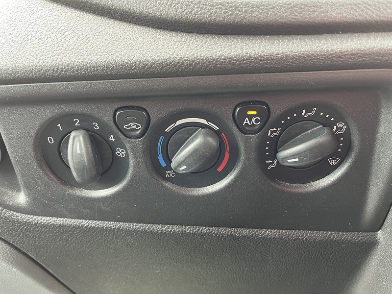 Ford MINIBUS 2.2TDCi 155 17 SEAT XLWB TREND