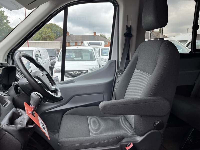 Ford MINIBUS 2.2TDCi 155 17 SEAT XLWB TREND