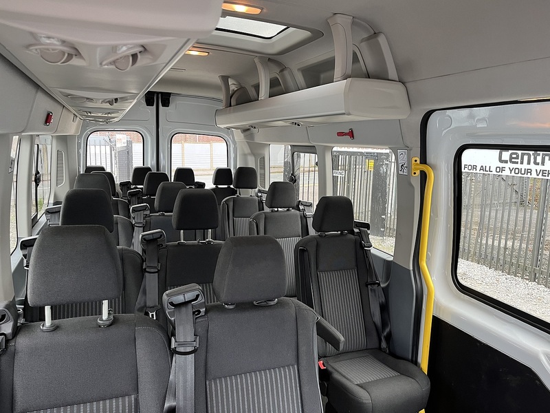 Ford MINIBUS 2.2TDCi 155 17 SEAT XLWB TREND