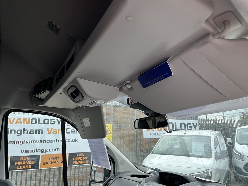 Ford MINIBUS 2.2TDCi 155 17 SEAT XLWB TREND