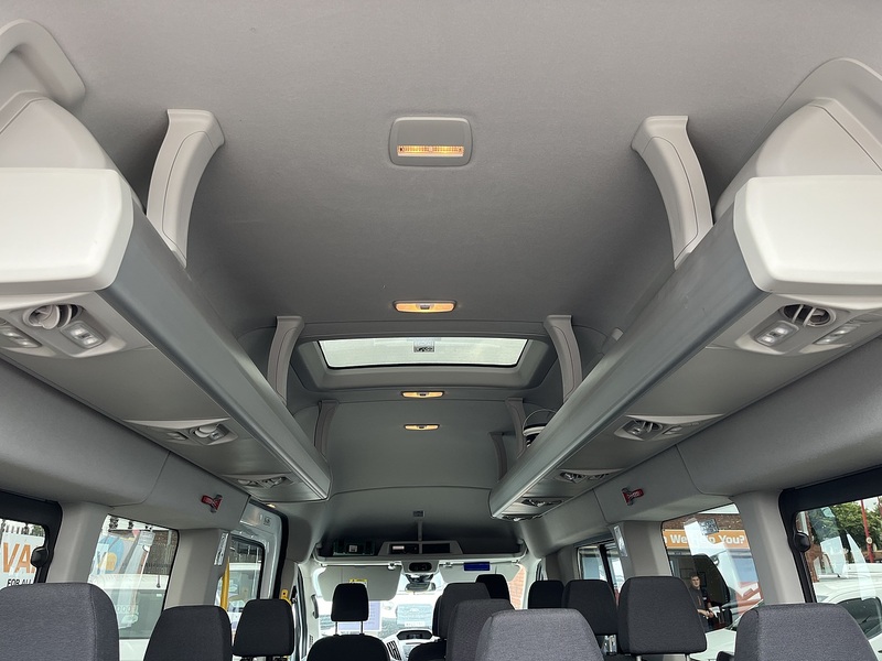 Ford MINIBUS 2.2TDCi 155 17 SEAT XLWB TREND