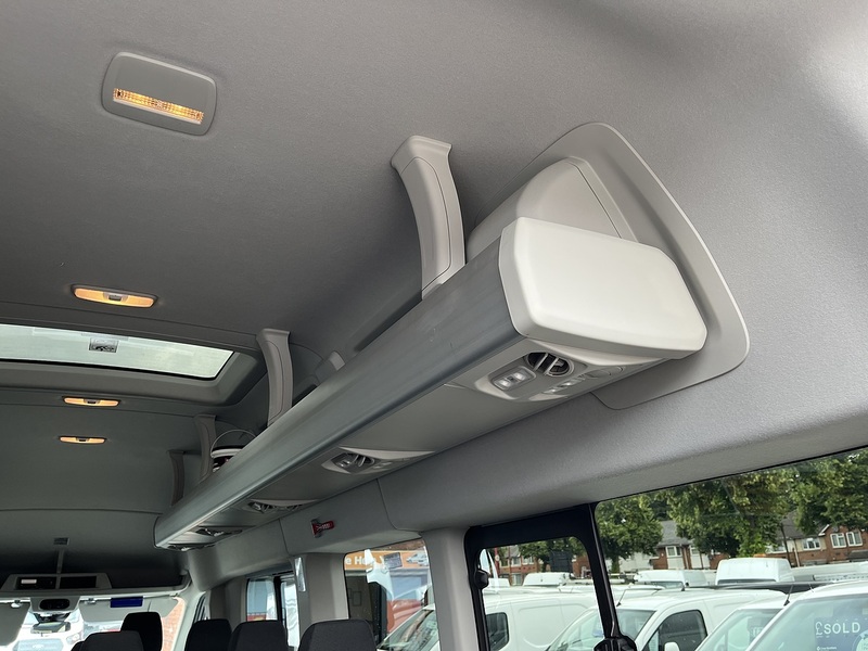 Ford MINIBUS 2.2TDCi 155 17 SEAT XLWB TREND