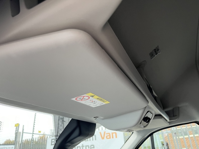 Ford MINIBUS 2.2TDCi 155 17 SEAT XLWB TREND