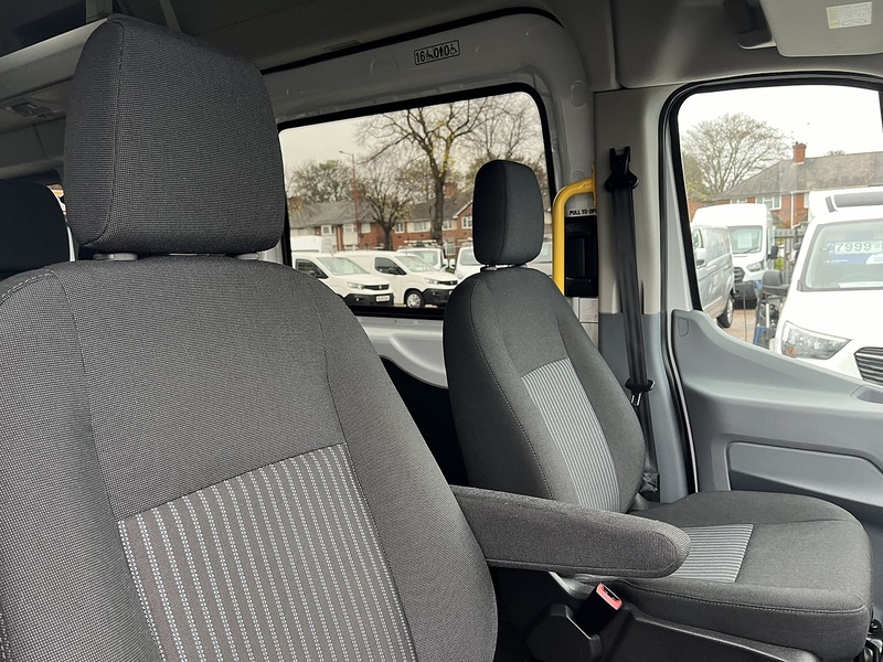 Ford MINIBUS 2.2TDCi 155 17 SEAT XLWB TREND