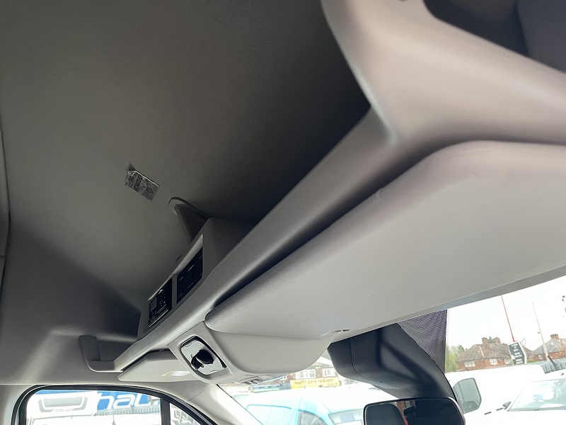 Ford MINIBUS 2.2TDCi 155 17 SEAT XLWB TREND