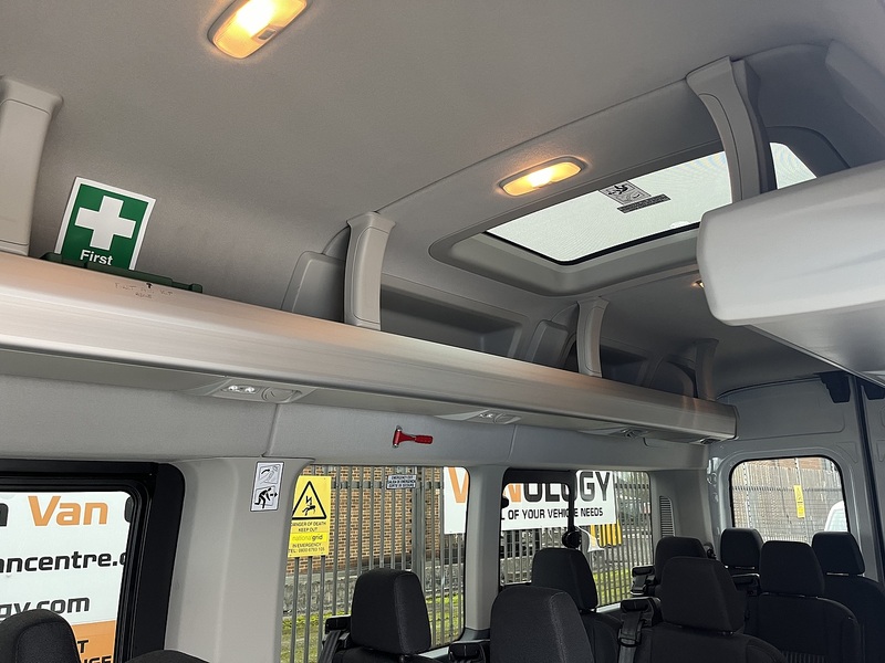 Ford MINIBUS 2.2TDCi 155 17 SEAT XLWB TREND