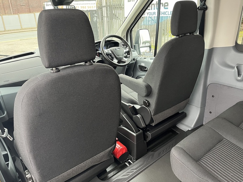 Ford MINIBUS 2.2TDCi 155 17 SEAT XLWB TREND