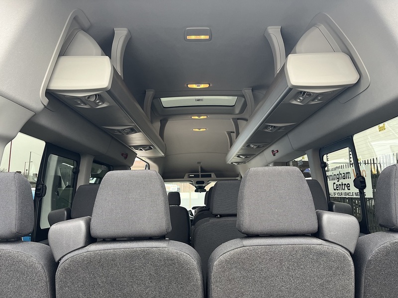 Ford MINIBUS 2.2TDCi 155 17 SEAT XLWB TREND